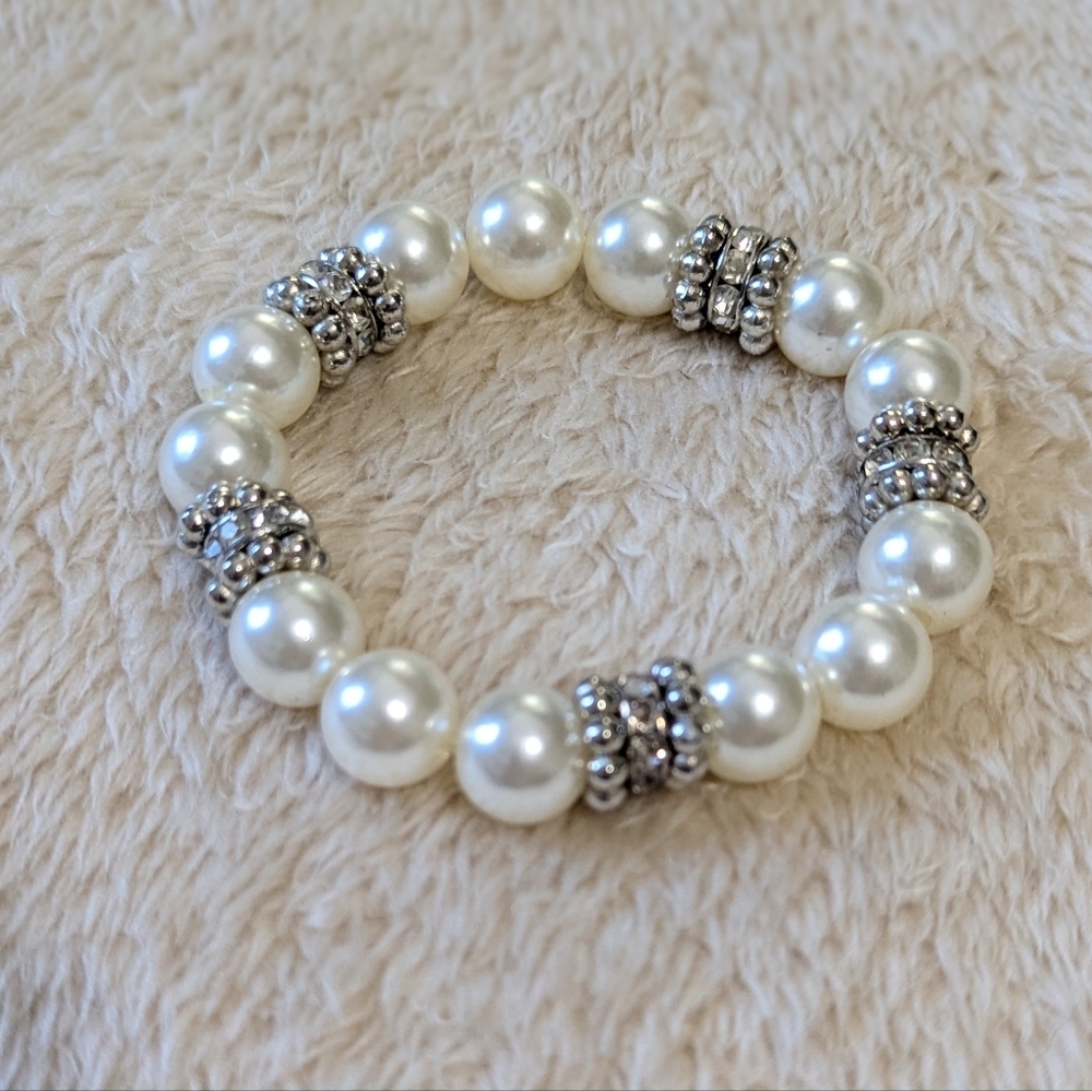 Elegant Silver and White Faux Pearl Bracelet - Stretchy - Picture 6 of 6